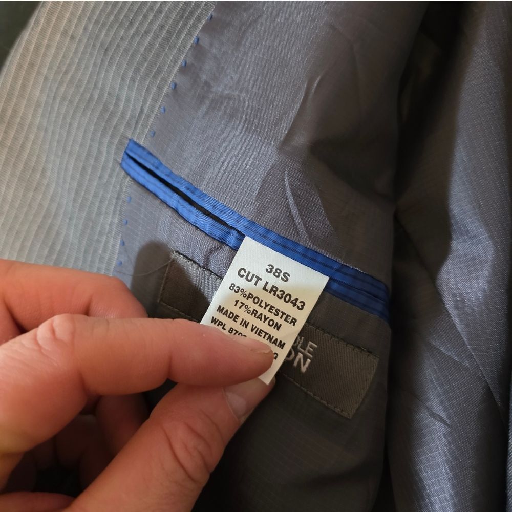 Kenneth Cole Gray Striped Suit Mens 38S - Picture 3 of 9